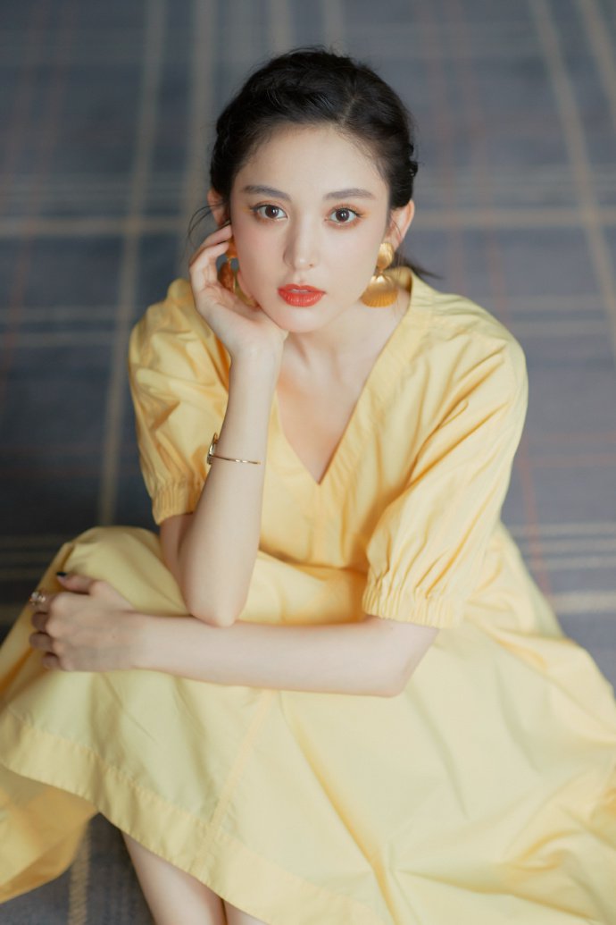 古力娜扎精致复古写真图片