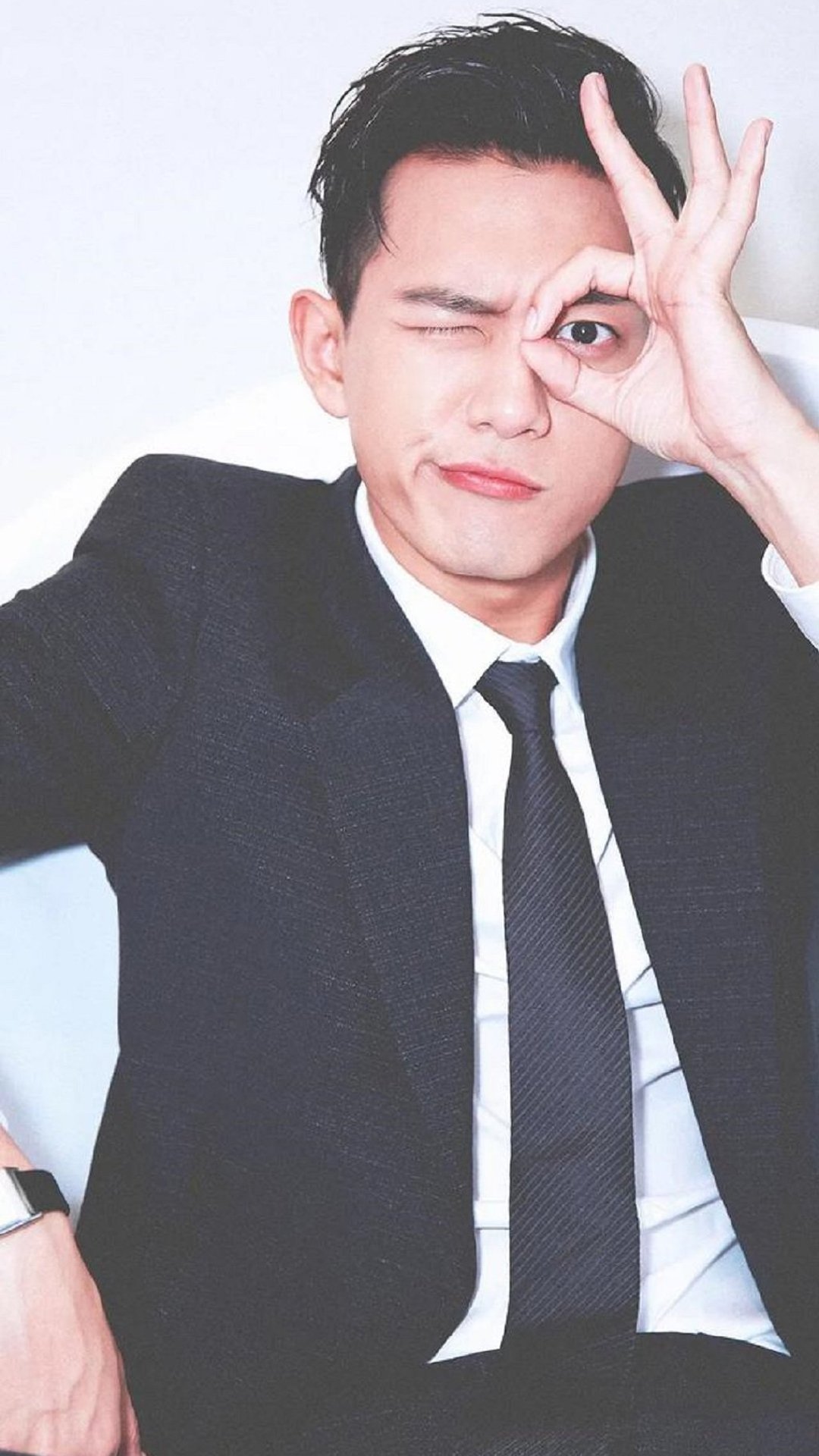 李现帅气撩人写真手机壁纸