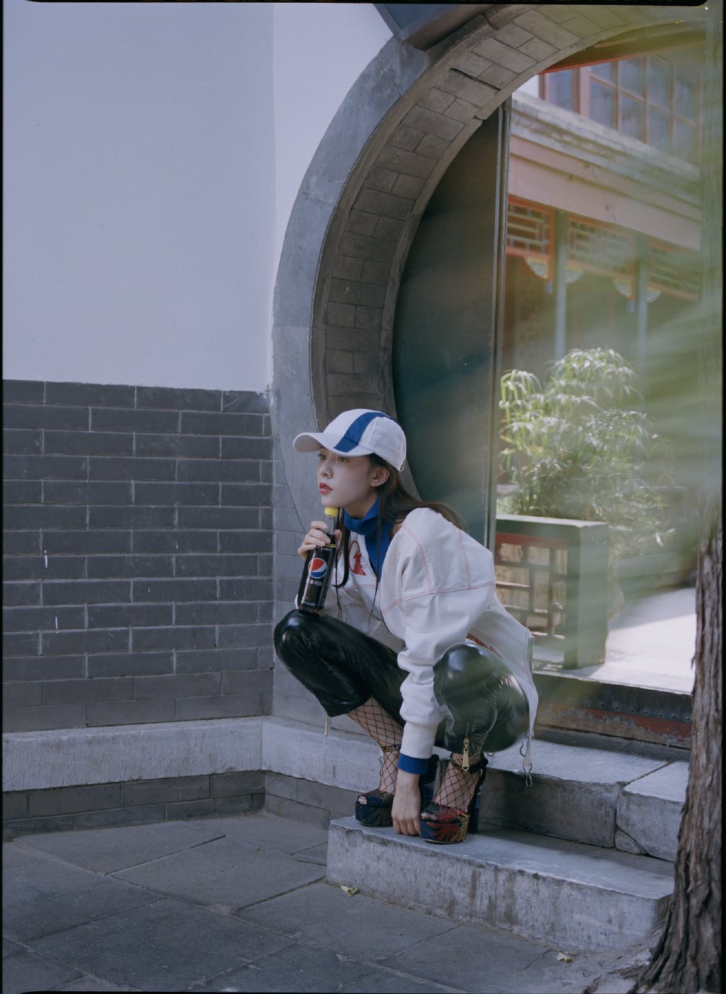 宋妍霏复古优雅写真图片