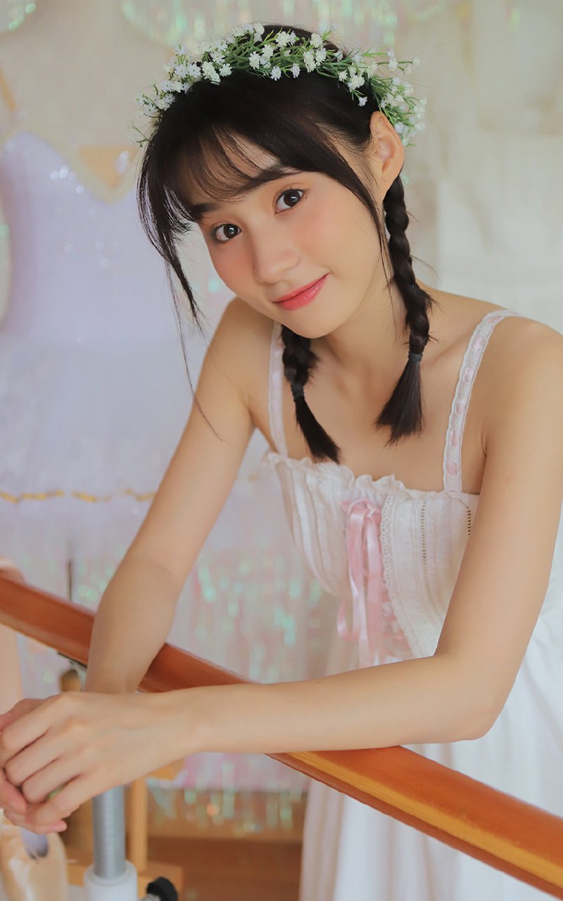 森系美女模特吊带长腿撩人写真图片
