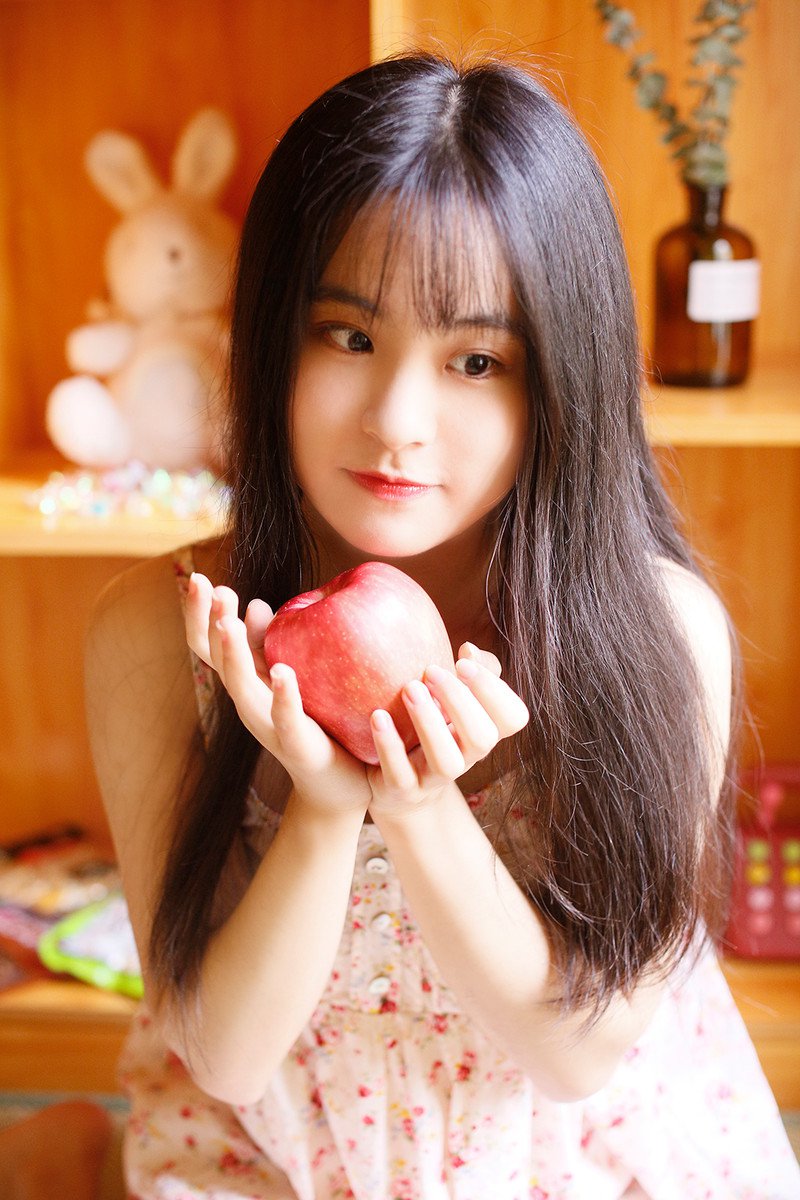 气质美女碎花裙清新写真图片