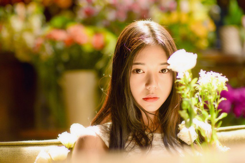 娇艳柔美女生养眼性感写真图片