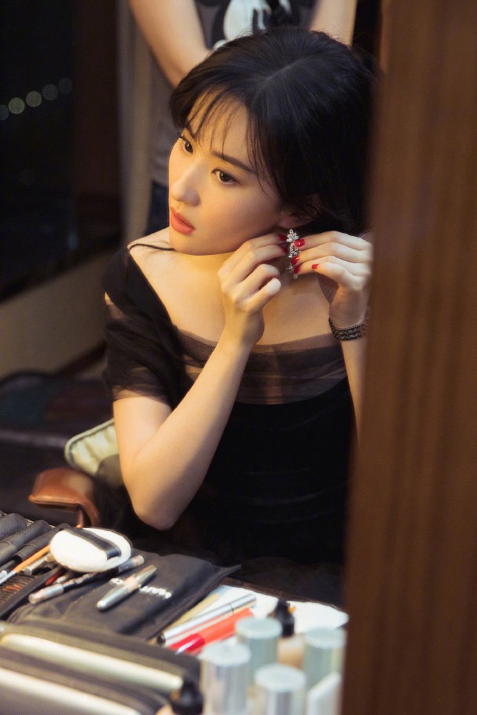 刘亦菲优雅性感写真图片