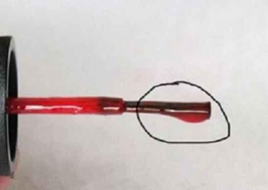 指甲油涂的凹凸不平