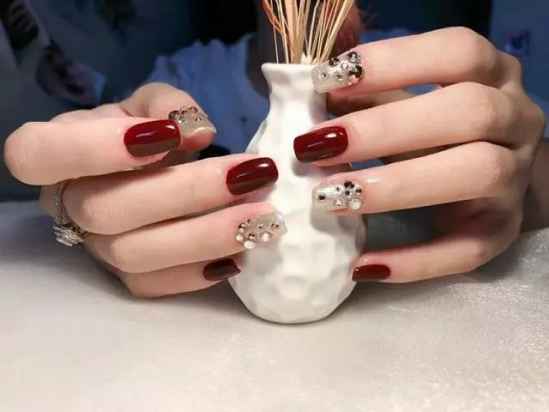 气质显白的美甲图片