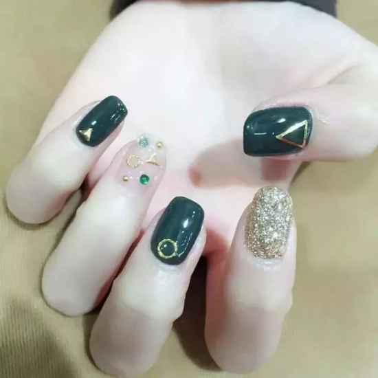 气质显白的美甲图片
