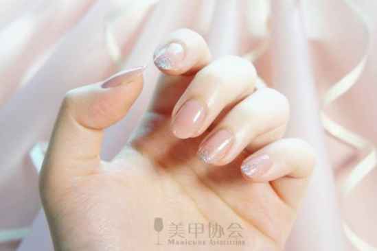 渐变美甲怎么做