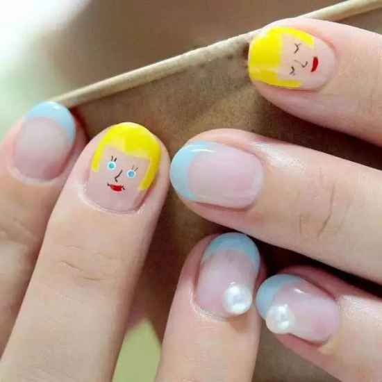 浅色美甲图片