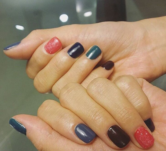 短指甲美甲图片深色 深色短款美甲图案