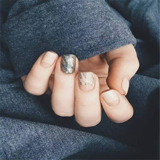 适合秋季的美甲图片 秋季美甲图片