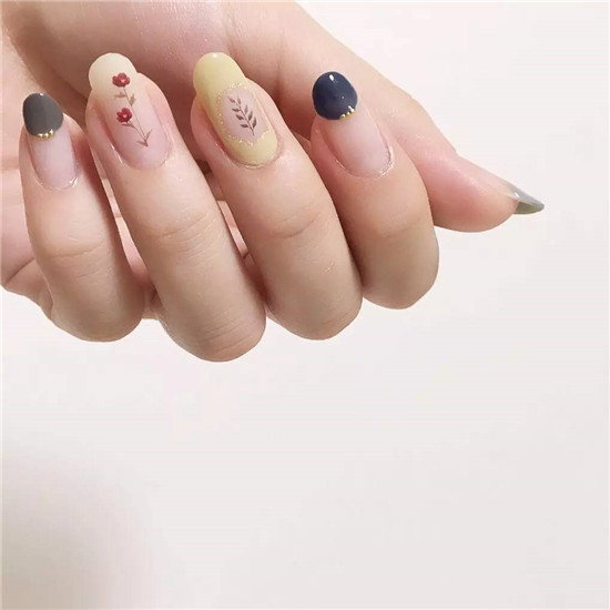 秋季美甲新款图片 秋天美甲新款图片