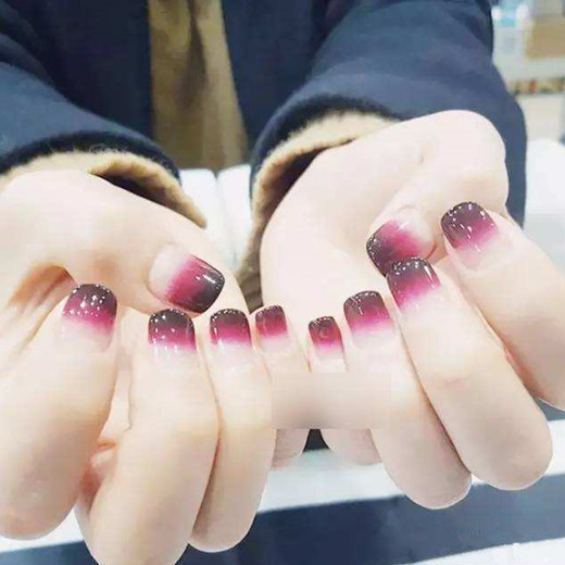 渐变美甲图片2025 渐变色美甲