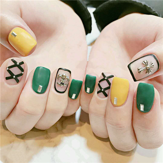 冬天绿色美甲图片 冬季绿色美甲图片