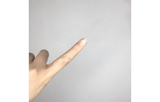 贴纸美甲怎么做 贴纸美甲的做法步骤图