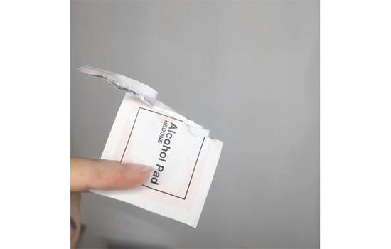 贴纸美甲怎么做 贴纸美甲的做法步骤图