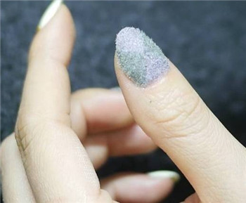 丝绒款美甲教程 丝绒款美甲的做法