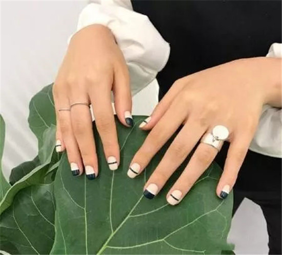 美甲图片2025新款式 2025美甲图片大全