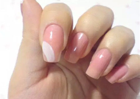 白色法式美甲教程 白色法式美甲怎么做