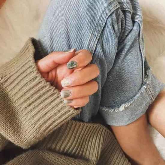 女生秋冬做什么美甲好看 2024新年流行美甲款式图片