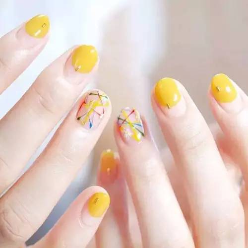 纯色美甲图片 纯色美甲图片显手白