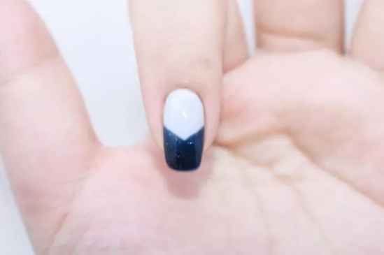 贴纸美甲怎么做 贴纸美甲怎么用