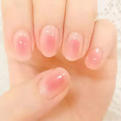 浅色美甲图片