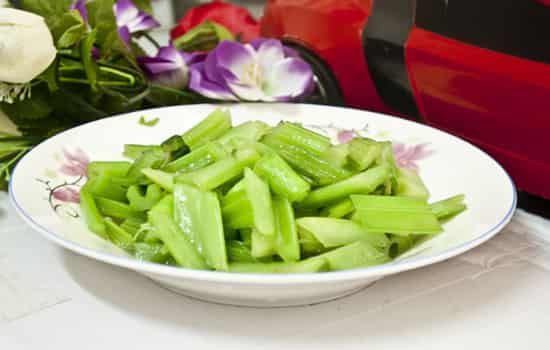 吃芹菜能减肥吗 吃芹菜可以减肥吗