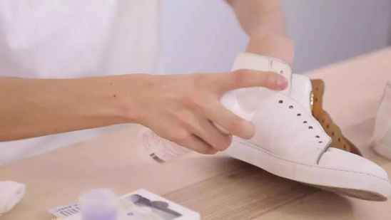 小白鞋要怎么洗