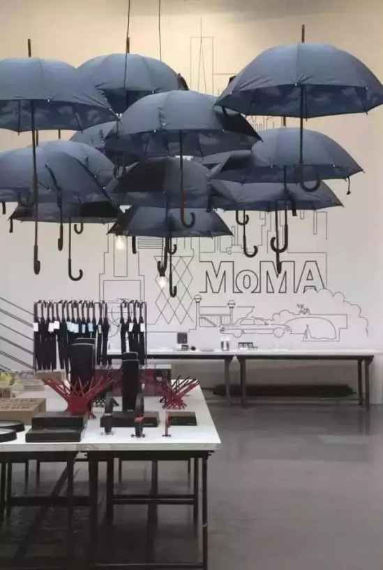 雨伞的用途有哪些 你以为它就只能挡挡雨遮遮太阳么