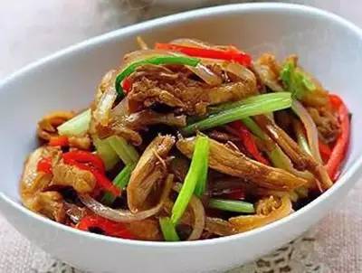 寒冷的冬天吃鸡的好处多多 吃法也是多多的