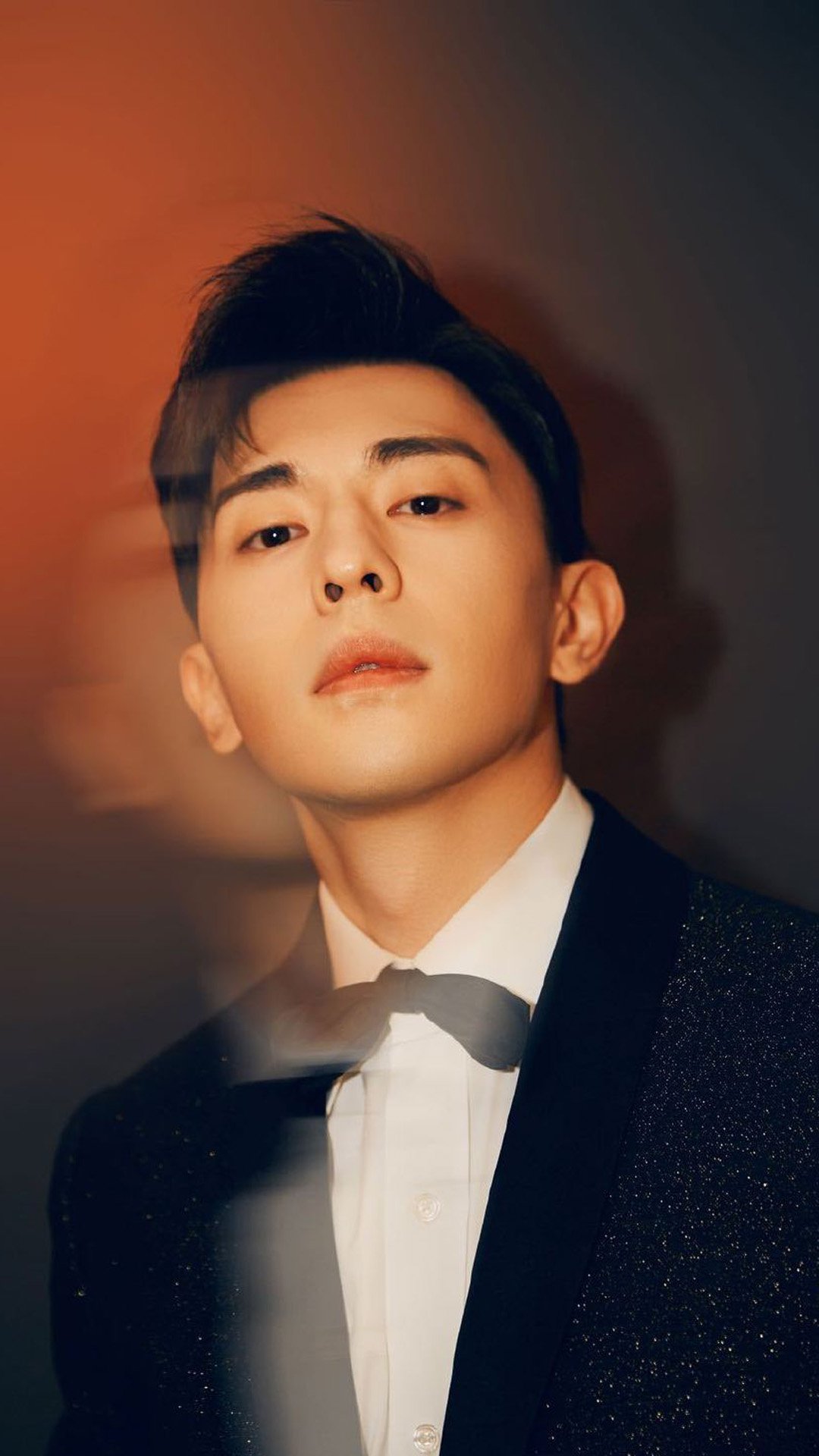邓伦儒雅魅力写真高清手机壁纸