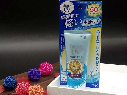 油皮适合的防晒霜 痘油皮适合的防晒霜