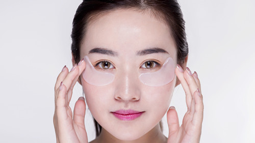日本蛇毒眼膜红色与白色的不同之处 日本蛇毒眼膜红色好还是白色好