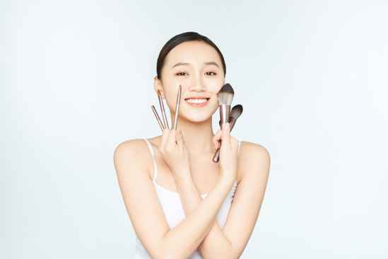 隔离霜能代替粉底液吗