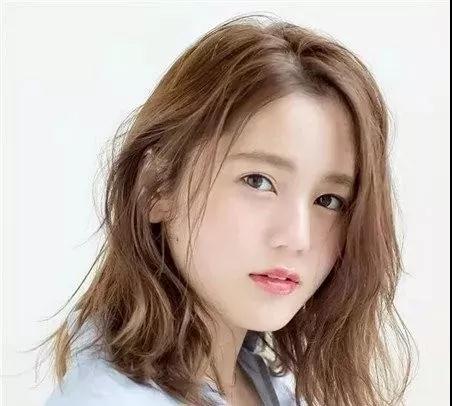 圆脸适合中分还是偏分 圆脸适合中分还是侧分