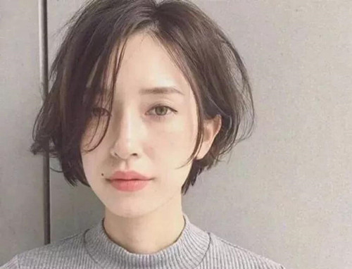 卷发比直发显老吗 直发显小还是卷发显小