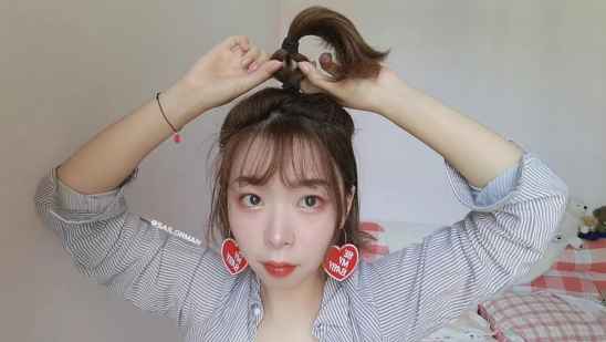 头顶爱心丸子头怎么扎 爱心丸子头怎么扎图解