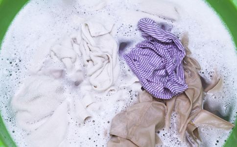 掉色的衣服怎么样使它不掉色吗 衣服掉色如何处理