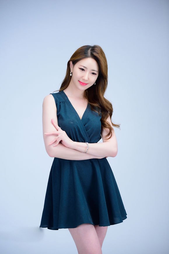 韩国美女前凸后翘爆乳翘臀诱惑迷人写真图片