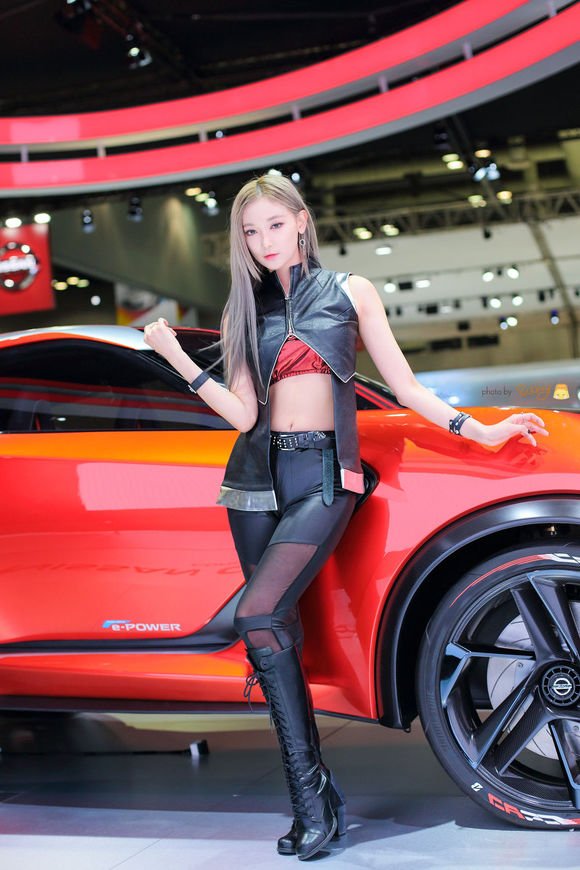 韩国美女性感紧身皮衣诱惑喷血撩人写真图片