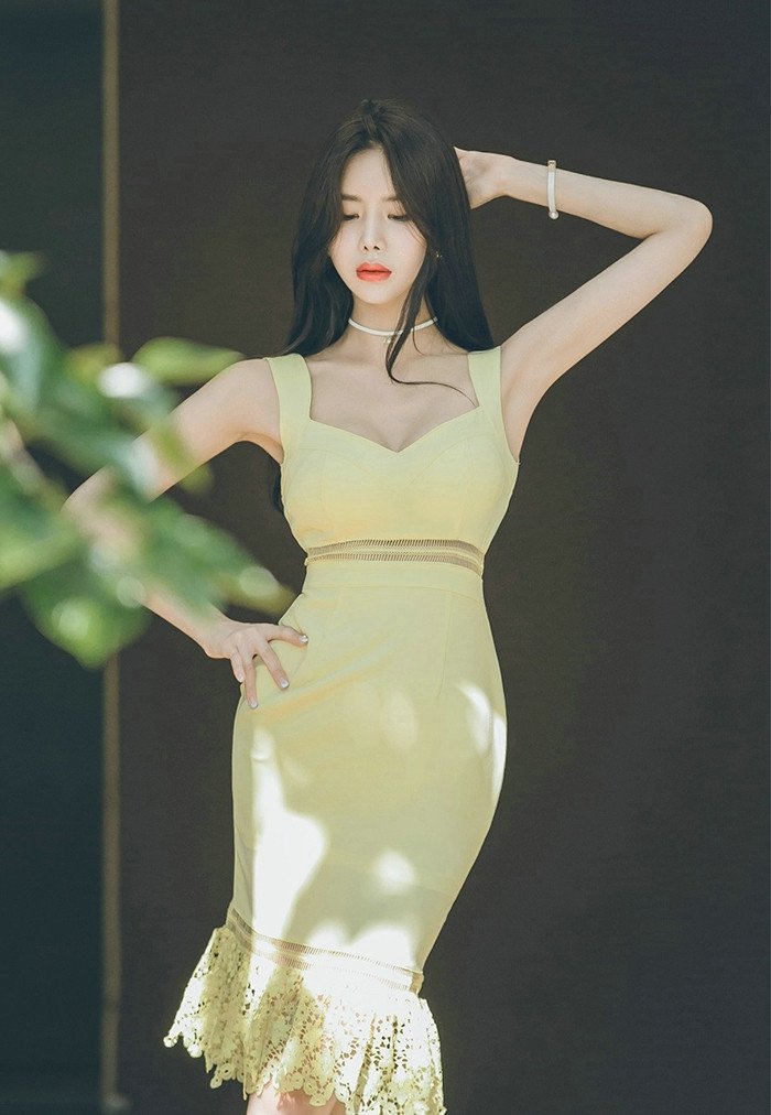 美模黄色裙白嫩肌肤诱惑撩人写真图片