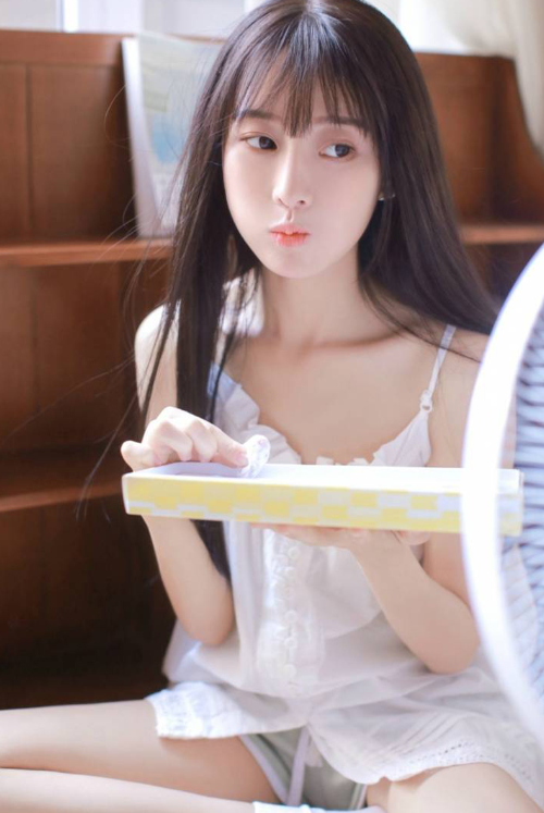 宅男女神诱惑美女背心吊带性感私房写真