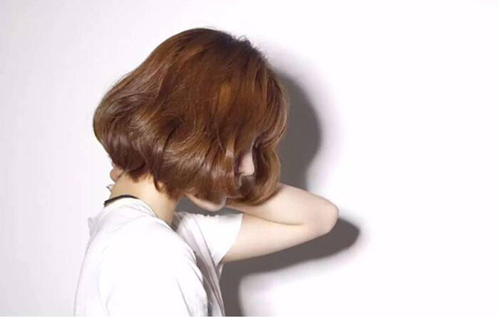头发太贴弄蓬松小窍门