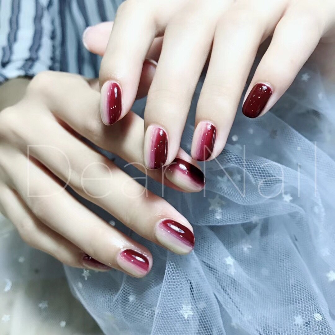 方形竖形渐变红色裸色美甲图片美甲款式