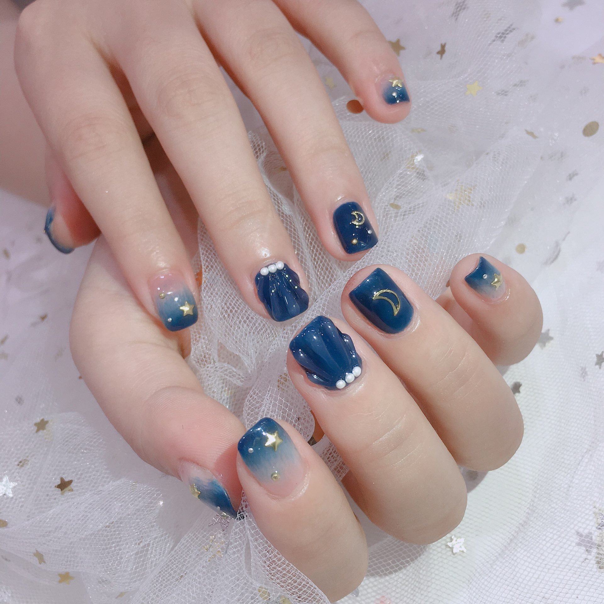 蓝色方形星月贝壳甲美甲图片美甲款式