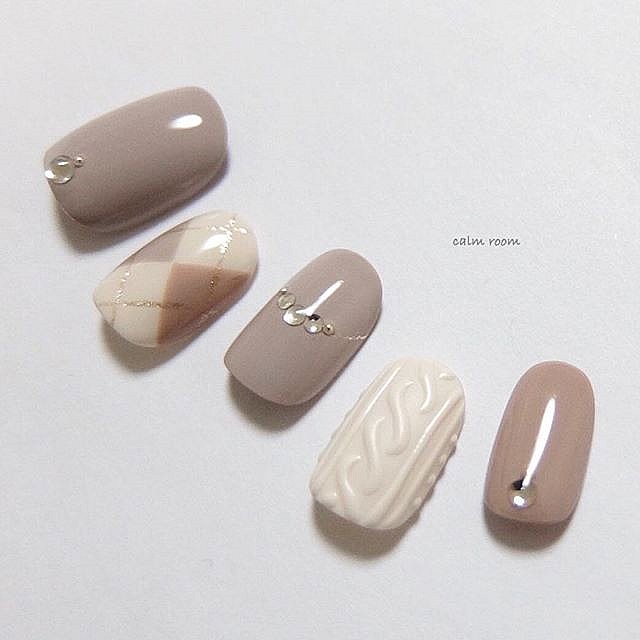 圆形裸色白色毛衣纹菱形美甲图片美甲款式