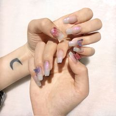美甲图片2025新款式 新娘美甲款式简约